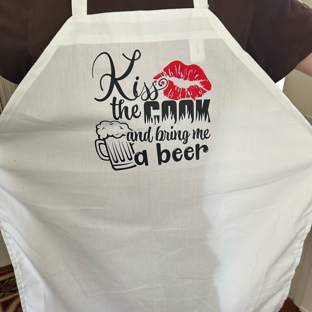 Kiss the cook and bring the beer displayed in a red apron - handmade -new